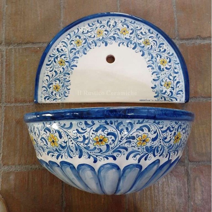 Fontana in ceramica di Caltagirone